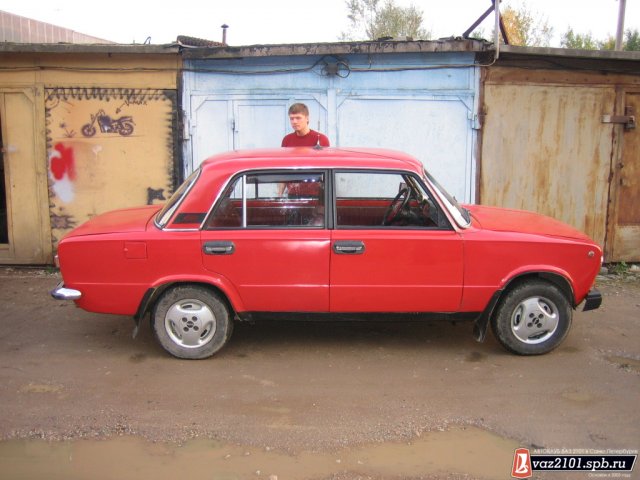 Павлик 2005 год. На заднем плане какой то прохожий)))